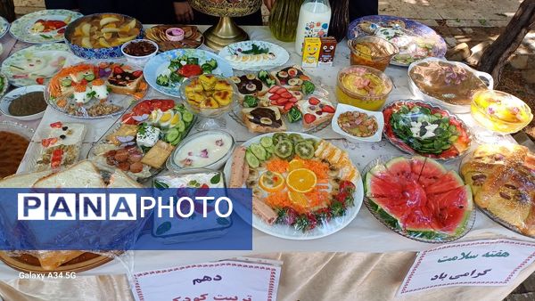 جشنواره صبحانه سالم در هنرستان موفقیان شهرستان نظرآباد