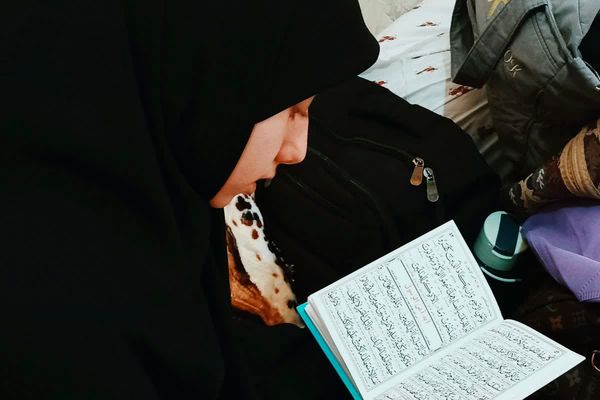 بازدید مسئولان آموزش‌ و پرورش از اعتکاف دختران در مسجد الزهرا(س) قیامدشت