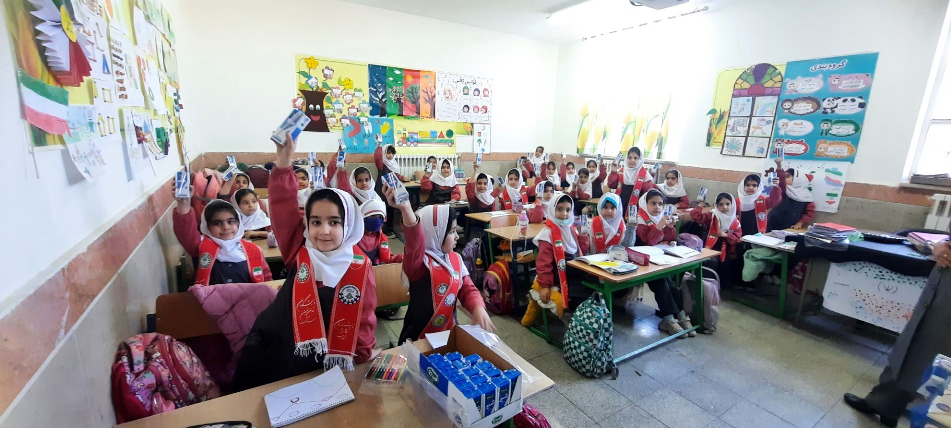 اولین توزیع شیر رایگان در مدارس ابتدایی شهرستان فاروج 