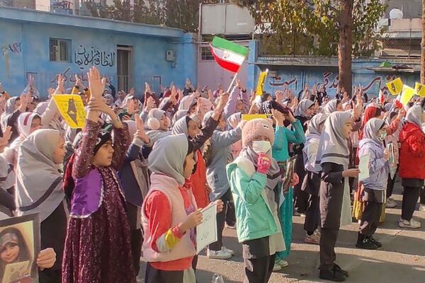 هنرهایی که نفس میکشند؛ با هنرمندی دانش‌آموزان دبستان امید بهارستان‌دو
