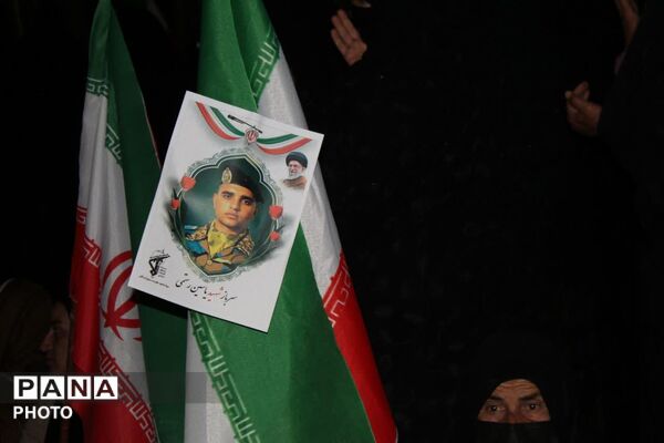 ورود پیکر شهید ۱۹ ساله یاسین رستمی در سی و سومین تجمعات مردمی - لردگان