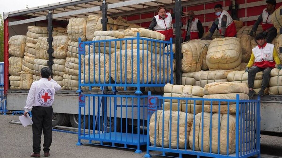 ارسال نخستین محموله امدادی کمیته بین‌المللی صلیب سرخ به جمعیت هلال احمر ایران