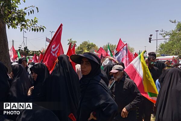 حماسه حضور مردم ایران در مراسم تشییع رهبر شهید