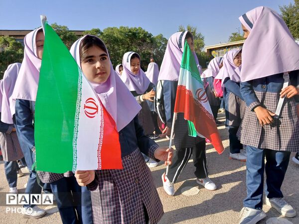 «در میدان حاضر»؛ زنگ مقاومت در شصت مدرسه قهاوند