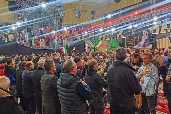 اجتماع شبانه رزن هم‌زمان با سالروز شهادت امام صادق(ع)