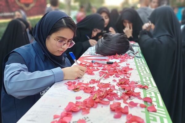 قاب های دانش آموزی ماندگار از فراق رهبر شهید