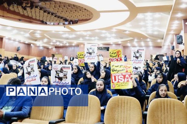 تجمع دانش‌آموزان آموزشگاه‌های شمال غرب شیراز در روز دانش‌آموز