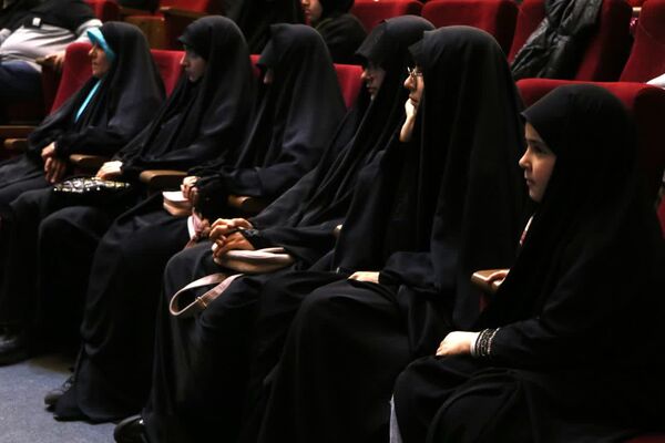 اجتماع بسیجیان شهرستان قدس در سالن باغ ملی
