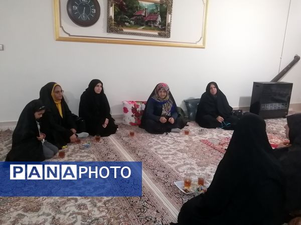 دیدار گروه جهادی شهید صمدی با خانواده شهید نیکدل