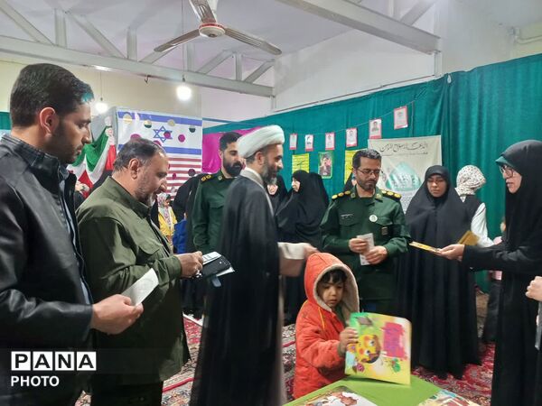 رنگین‌کمانِ ذهن در میدانِ مشقِ مبارزه شهر لالجین 
