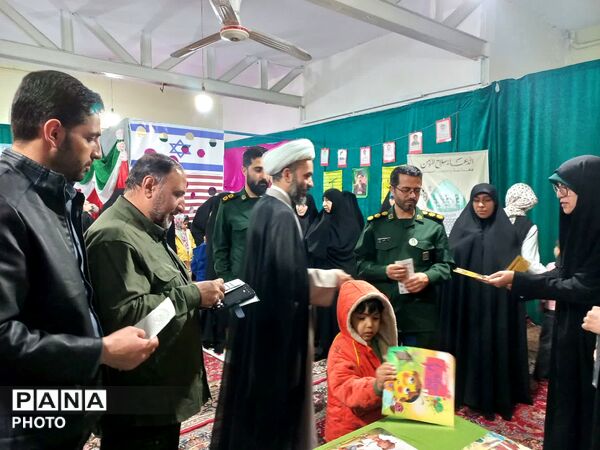  رنگین‌کمانِ ذهن در میدانِ مشقِ مبارزه شهر لالجین 