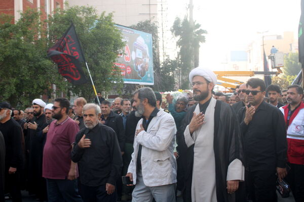 مراسم تشییع پیکر پنج شهید گمنام در بوشهر
