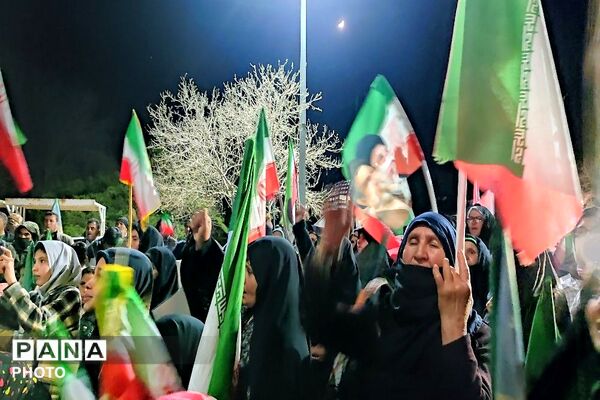 حضور در تجمعات خیابانی یعنی هیات من الذله در برابر دشمن زورگو و دروغگو