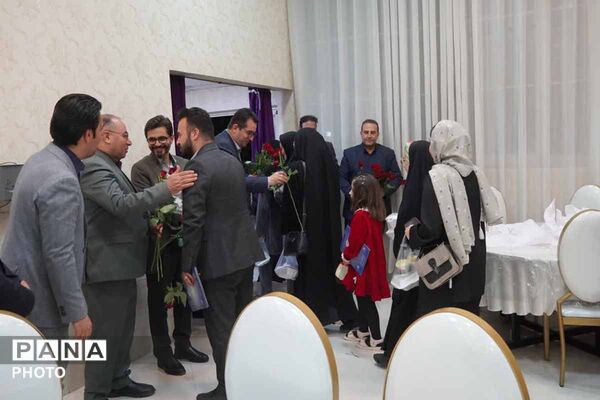تجلیل از خبرنگاران و فعالان رسانه‌ای بجنورد به مناسبت روز خبرنگار