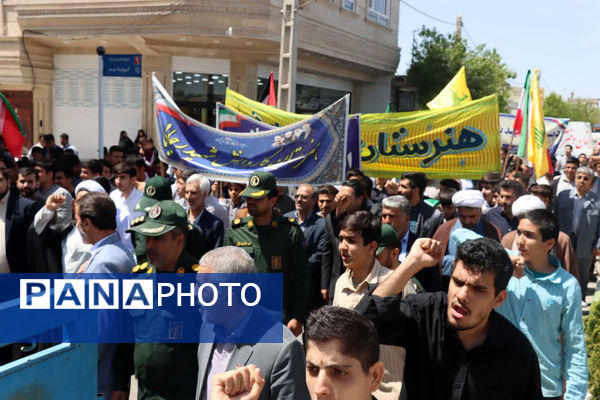 راهپیمایی دانش‌آموزان جعفرآباد قم در اعلام حمایت از عملیات وعده صادق