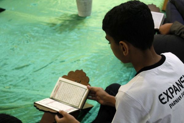 بزرگترین محفل انس با قرآن و افطاری دانش‌آموزان مدارس غیردولتی و هیات‌امنایی همزمان با سراسر کشور