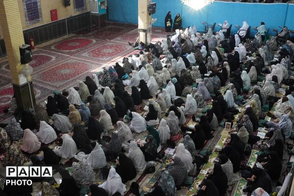 نمازجمعه؛ جلوه‌ای از وحدت و همبستگی دانش‌آموزان در هفته بسیج دانش‌آموزی