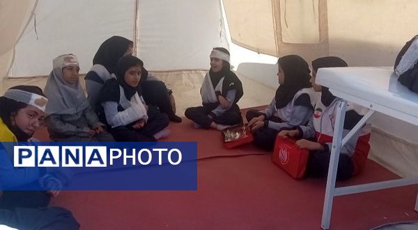 برگزاری بیست و ششمین مانور زلزله در دبستان شهدای فرهنگی