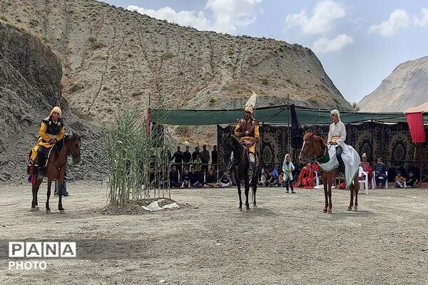تعزیه خوانی در روز اربعین حسینی در جوار گلزار شهدای شهر بار نیشابور 