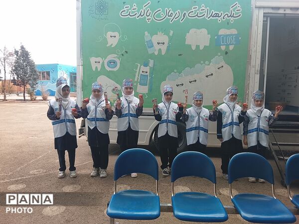پویش سلامت دهان و دندان در مدرسه شهید هداوند میرزایی
