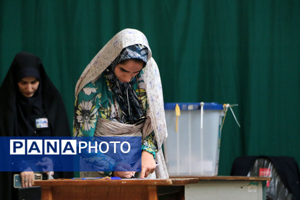 حضور نوجوانان قمی در انتخابات ریاست جمهوری -2