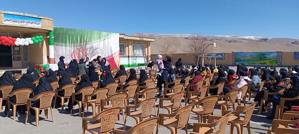 مدرسه انقلاب‌، تجلی‌گر آرمان ملت ایران
