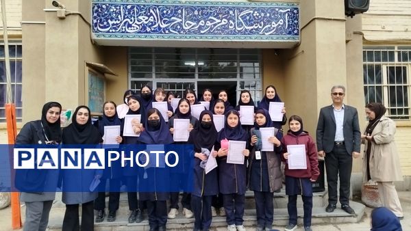 تقدیر از دانش‌آموزان برتر دبیرستان پیرایش نیشابور