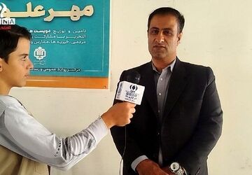 توزیع لوازم التحریر بین دانش آموزان نیازمند در آموزش و پرورش ناحیه ۲ استان کرمانشاه 