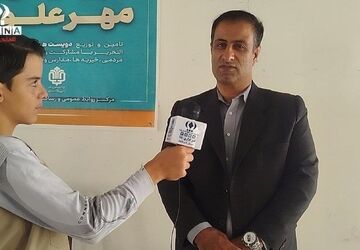 توزیع لوازم التحریر بین دانش آموزان نیازمند در آموزش و پرورش ناحیه ۲ استان کرمانشاه 