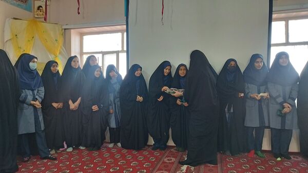  تقدیر از فعالین حجاب و عفاف در دبیرستان شاهد تکتم