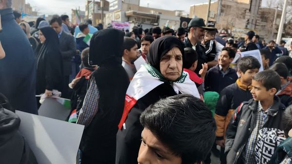  مشقِ اقتدارِ دخترانِ سرخسی در مطلعِ فجرِ ۴۷