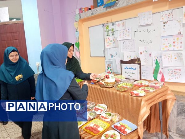 صبحانه سلامت با تم پرچم در دبستان نرجس 