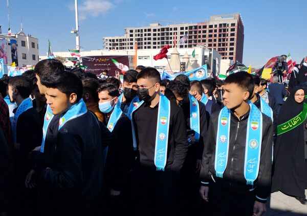 راهپیمایی ۱۳ آبان در میدان شهدا مشهد