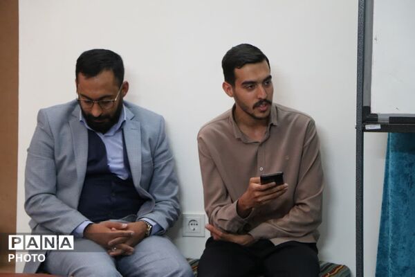سلسله نشست‌های شعرخوانی خانه شعر و ادب یزد