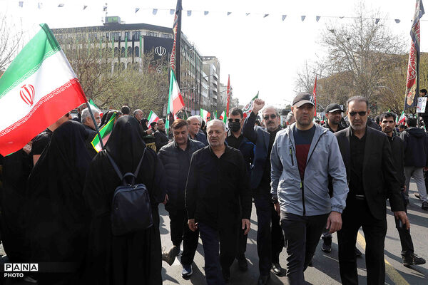 حضور وزیر آموزش و پرورش در مراسم تشییع پیکرهای مطهر ۸۴ شهید قهرمان ناوشکن دنا 