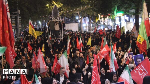 طنین «باید برخاست» در میدان شهید بجنورد
