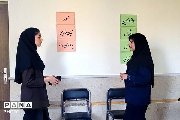 رقابت نخبگان جوان زبان خارجی در دبیرستان فرهنگ