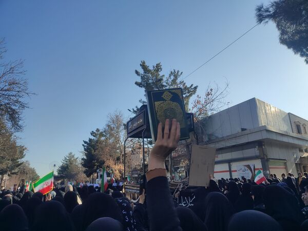 حضور شکوهمند مردم نیشابور در راهپیمایی و تشییع شهدای امنیت