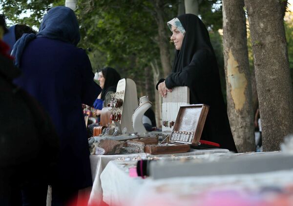 عصر بازار هنرمندان مشهدی در روزهای پنجشنبه