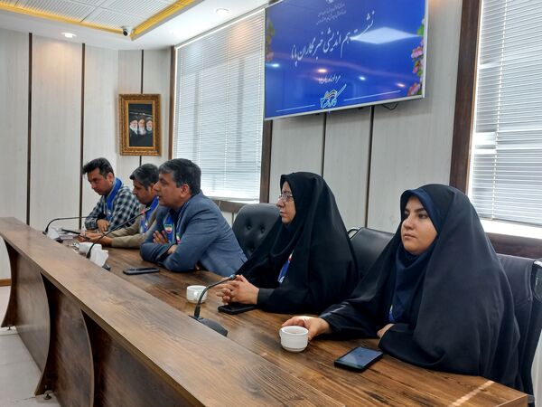 نشست صمیمی دانش‌آموز خبرنگاران پانا ناحیه 3 مشهد با مدیر سازمان دانش آموزی خراسان رضوی