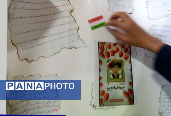 جشن انقلاب در دبستان لاله‌های انقلاب 