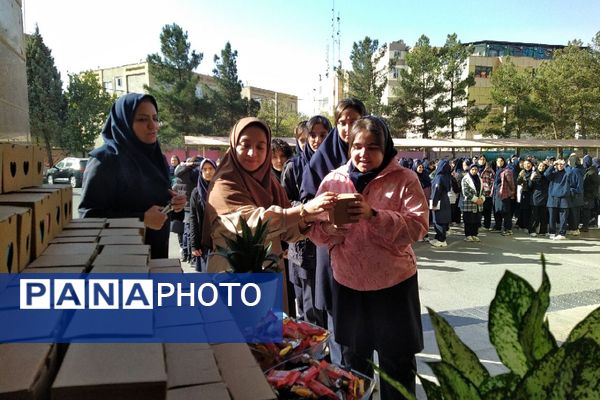 حضور پرشور دختران و پسران شهریار در روز استکبار ستیزی