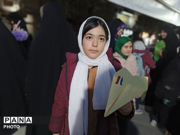 موشک‌های کاغذی کودکان فارسانی به آسمان رسیدند
