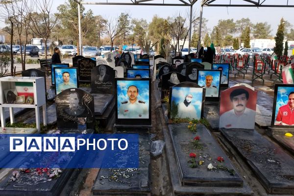 تجدید عهد با شهدا در رباط کریم