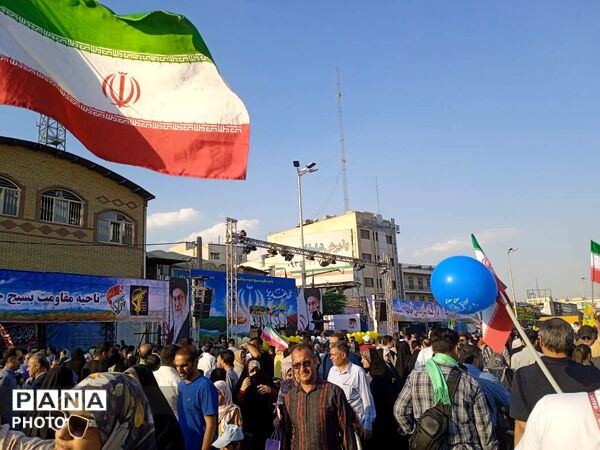 جشن بزرگ مردم در مهمانی ۱۰ کیلومتری