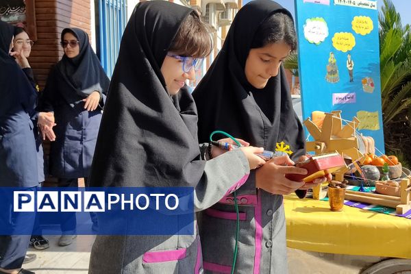 گرامیداشت روز دانش‌آموز در دبیرستان فرزانگان قائمشهر