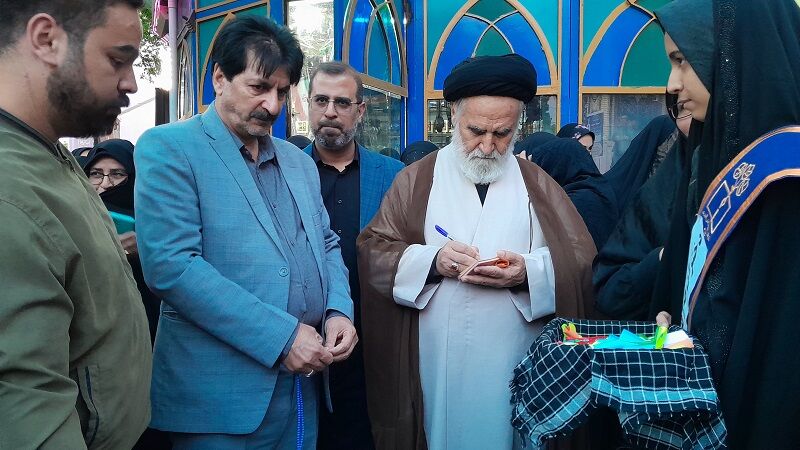 تجمع دانش‌آموزان شهرستان اسفراین در مراسم یادبود شهدای خدمت