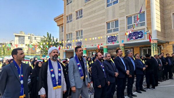 آیین متمرکز استانی جشن عاطفه‌ها‌ در دبیرستان فرزانگان یک ناحیه یک کرج 