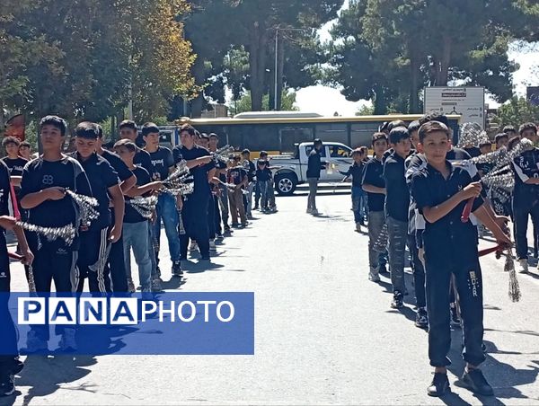 مراسم عزاداری و زنجیر زنی به مناسبت شهادت امام حسن عسکری«ع»