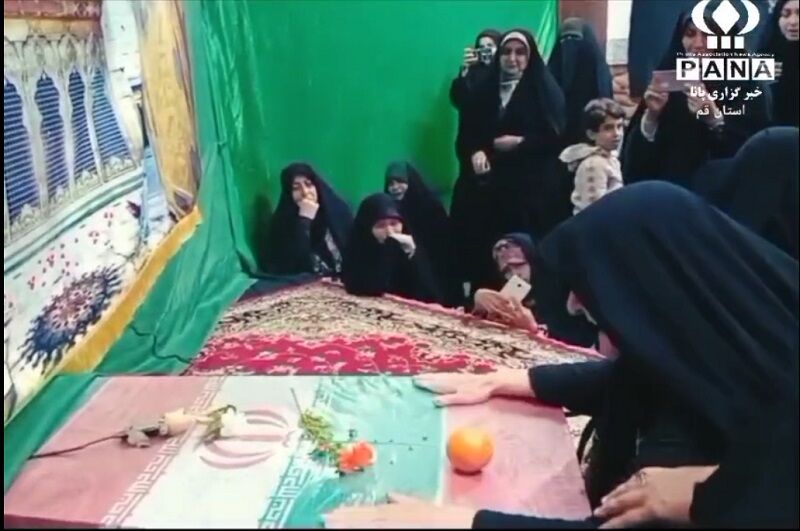 گفتگوی جانسوز یک مادر چشم‌براه با شهید گمنام